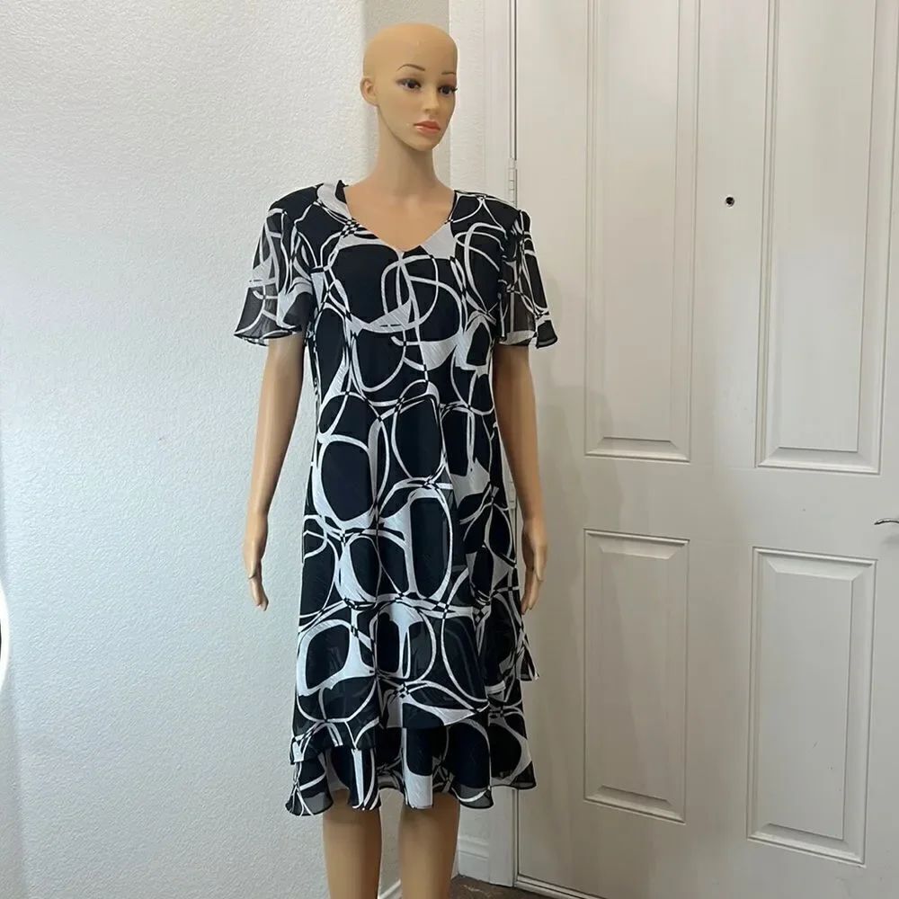R&M Richard’s Dress Size 14 V Neck Short Sleeve Lined Midi Black Silver Metallic